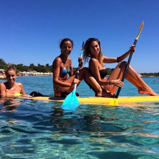 Melissa Satta quest&#39;estate con alcune amiche in Sardegna (da Instagram)